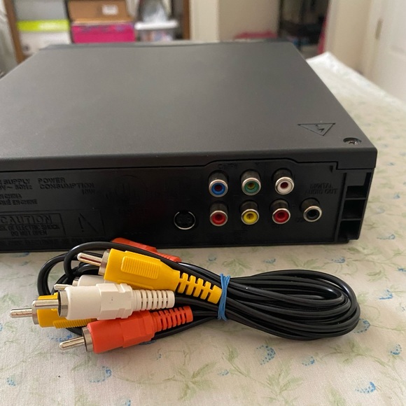 Magnavox DVD Player DP100MW8B - Picture 3 of 13
